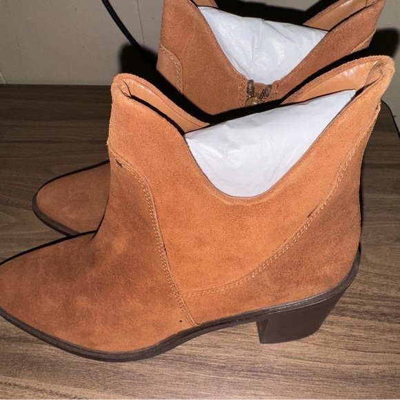NWOB/Seychelles Pretty Little Bird Suede Boot Women's size 9 in Cognac - Picture 2 of 6